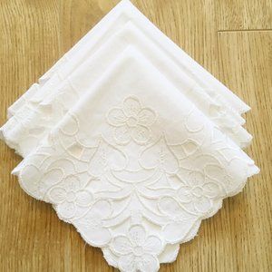 VINTAGE❤️ 4 Table Napkins with Cutwork &  Embroidery. Elegant Linen